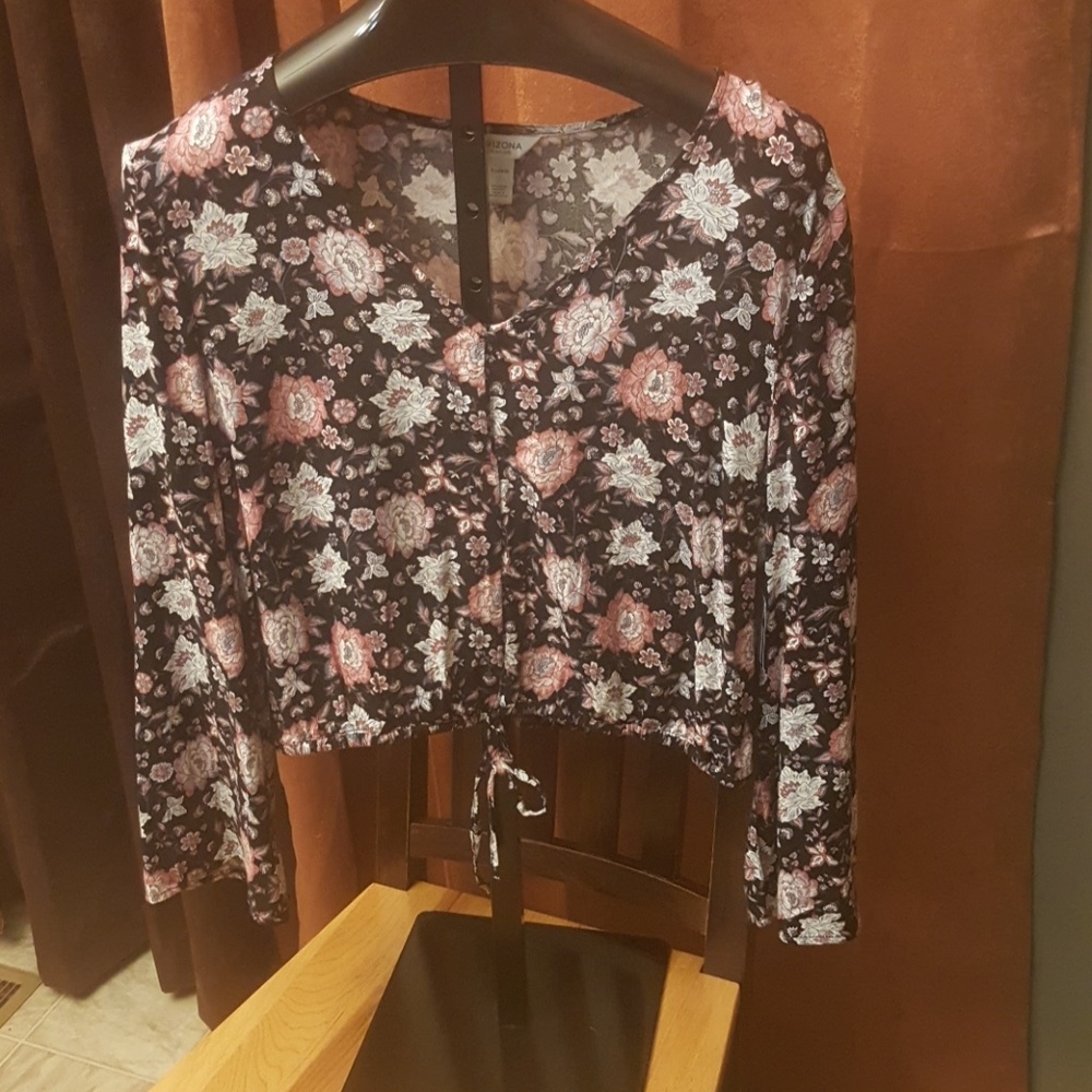 Arizona Brand button up cropped voice.